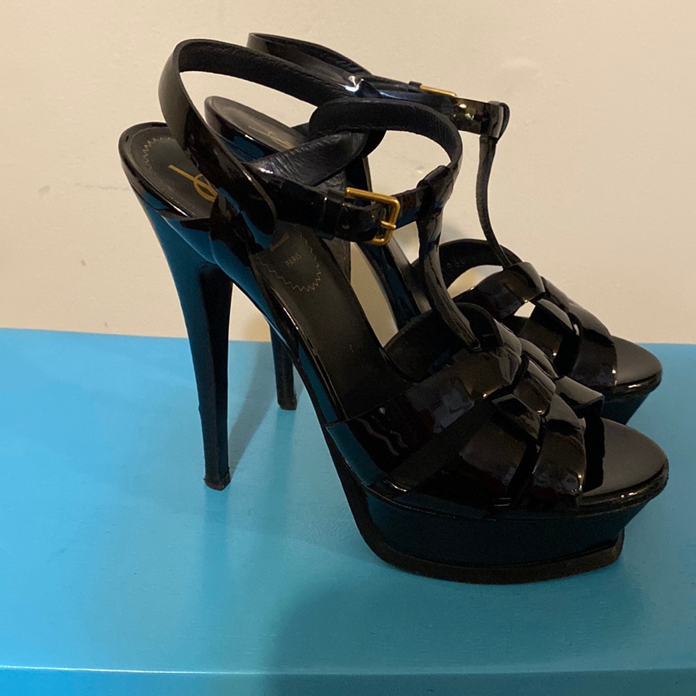 YSL YVES SAINT LAURENT tribute platform in patent leather.